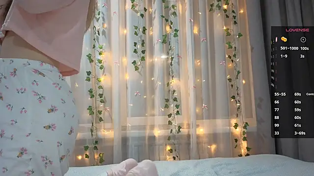 Snapshot of CarolinePepper chatting on 01-31-26, 07:12 CarolinePepper online show from 01-31-26, 07:12