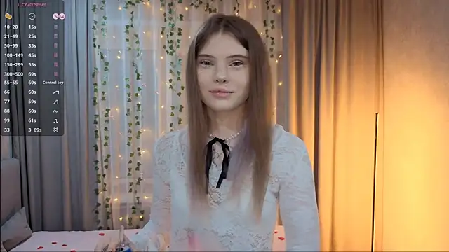 Snapshot of CarolinePepper chatting on 02-15-26, 01:32 CarolinePepper online show from 02-15-26, 01:32