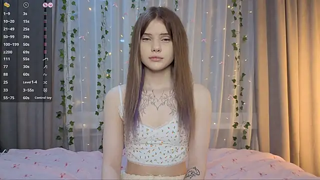 Snapshot of CarolinePepper chatting on 04-15-26, 07:58 CarolinePepper online show from 04-15-26, 07:58