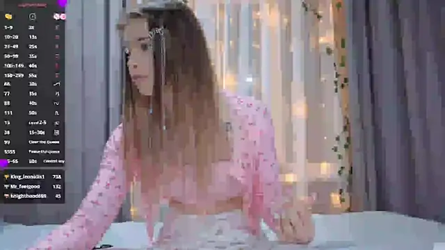 CarolinePepper online show from 01-05-26, 05:27