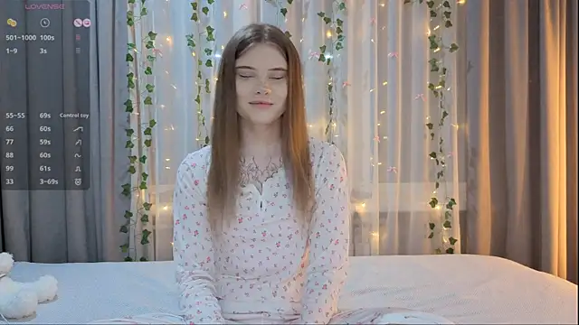 Snapshot of CarolinePepper chatting on 02-07-26, 02:14 CarolinePepper online show from 02-07-26, 02:14