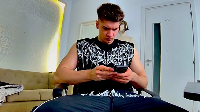 MaxKaiden online show from 04-16-26, 04:13