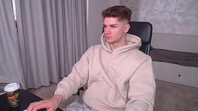 MaxKaiden online show from 04-05-26, 05:47