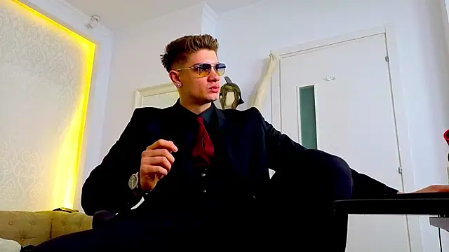MaxKaiden online show from 04-18-26, 04:59