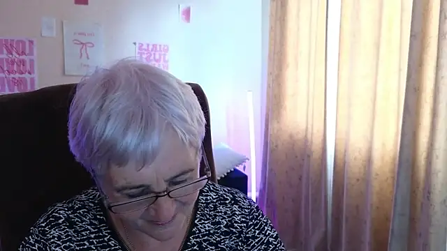 Sandra Snowflake online show from 06-10-26, 12:28