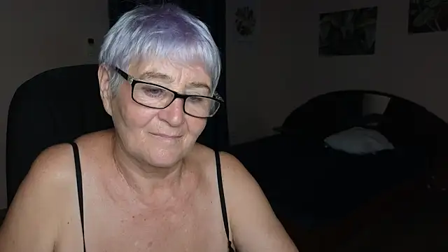 Sandra Snowflake online show from 09-22-25, 04:02