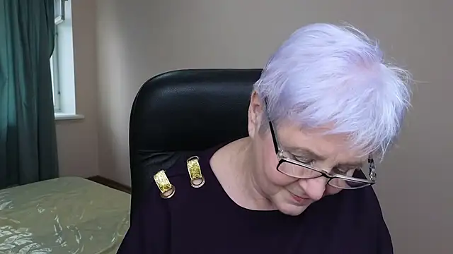 Sandra Snowflake online show from 03-18-25, 07:01