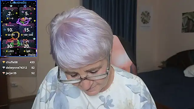 Sandra Snowflake online show from 10-06-25, 04:52