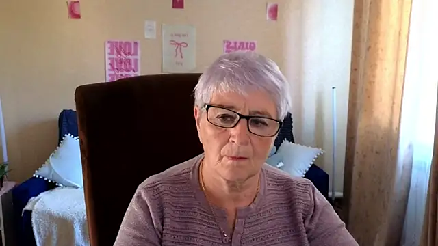 Sandra Snowflake online show from 06-18-26, 04:00