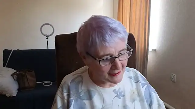 Sandra Snowflake online show from 04-15-26, 11:27