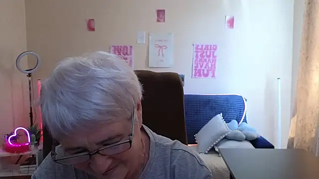 Sandra Snowflake online show from 06-15-26, 12:05