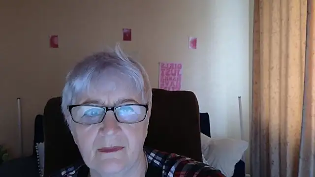 Sandra Snowflake online show from 05-13-26, 04:19