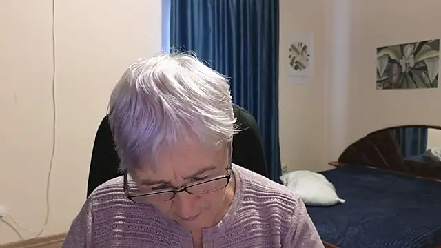 Sandra Snowflake online show from 09-24-25, 03:57