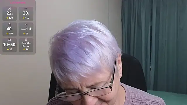 Sandra Snowflake online show from 11-17-25, 03:54