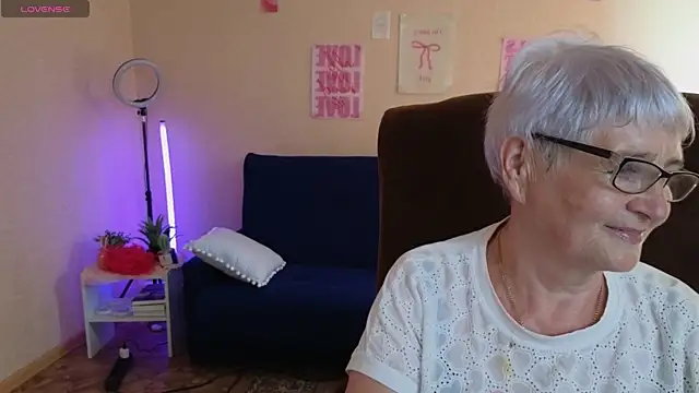Sandra Snowflake online show from 06-11-26, 12:13