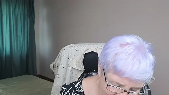 Sandra Snowflake online show from 03-15-25, 04:46