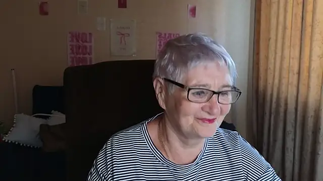 Sandra Snowflake online show from 05-27-26, 04:20