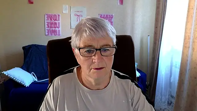 Sandra Snowflake online show from 06-24-26, 03:49