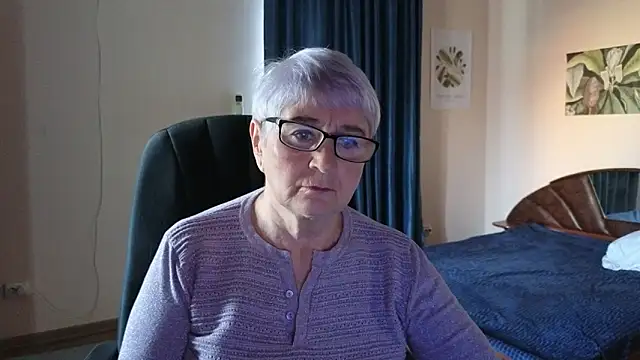 Sandra Snowflake online show from 09-22-25, 03:56