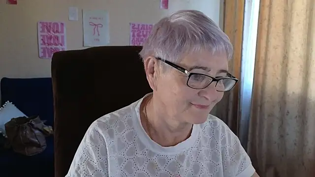 Sandra Snowflake online show from 05-22-26, 04:10