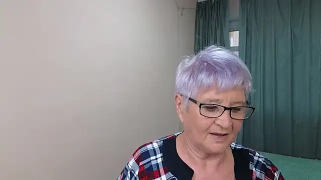 Sandra Snowflake online show from 09-25-25, 03:56