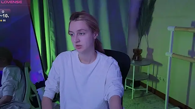 aishiro online show from 11-28-25, 09:20