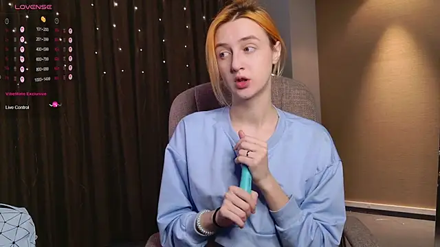 aishiro online show from 12-17-25, 01:27