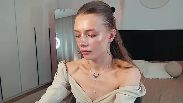 LunaticaBae online show from 05-23-26, 03:05