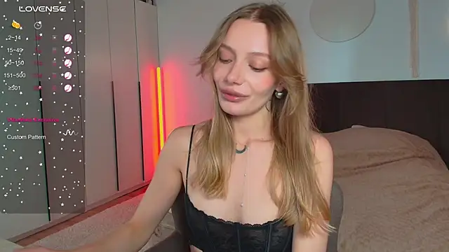 Snapshot of LunaticaBae chatting on 10-14-25, 06:25 LunaticaBae online show from 10-14-25, 06:25