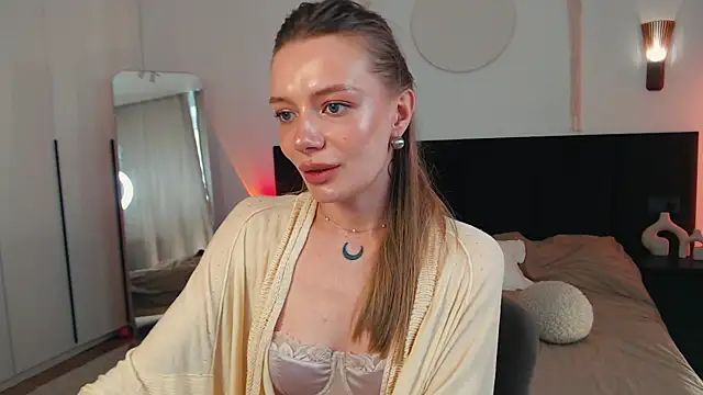 LunaticaBae online show from 05-22-26, 03:48