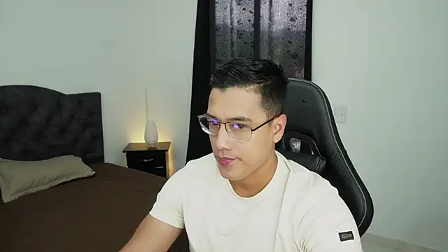 Yeicolevit online show from 12-21-25, 04:52