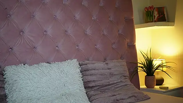 MaiaMini online show from 03-31-26, 06:21