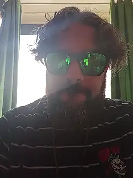 Snapshot of serpensy chatting on 10-19-25, 10:51 serpensy online show from 10-19-25, 10:51