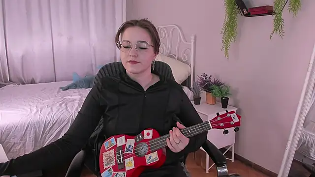 Snapshot of Rada_Woods chatting on 03-19-25, 01:32 Rada Woods online show from 03-19-25, 01:32