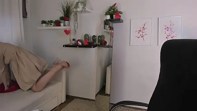 Snapshot of Rada_Woods chatting on 02-17-25, 02:28 Rada Woods online show from 02-17-25, 02:28