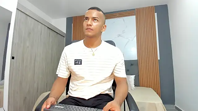 Snapshot of Rafa2004Cruz chatting on 03-18-25, 12:17 Rafa2004Cruz online show from 03-18-25, 12:17