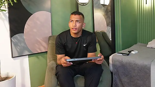 Rafa2004Cruz online show from 12-18-25, 12:42