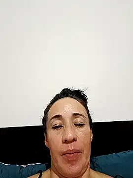 Snapshot of Coeur_de_luxure chatting on 03-19-25, 02:59 Coeur de luxure online show from 03-19-25, 02:59