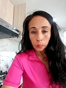 Snapshot of Coeur_de_luxure chatting on 09-14-25, 08:53 Coeur de luxure online show from 09-14-25, 08:53