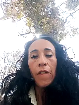 Snapshot of Coeur_de_luxure chatting on 10-15-25, 06:05 Coeur de luxure online show from 10-15-25, 06:05