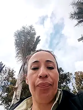 Snapshot of Coeur_de_luxure chatting on 10-25-25, 02:39 Coeur de luxure online show from 10-25-25, 02:39