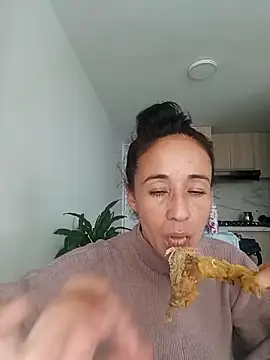 Snapshot of Coeur_de_luxure chatting on 11-04-25, 06:22 Coeur de luxure online show from 11-04-25, 06:22