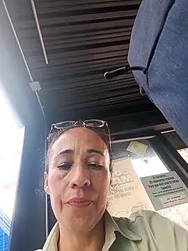 Snapshot of Coeur_de_luxure chatting on 11-18-25, 06:33 Coeur de luxure online show from 11-18-25, 06:33