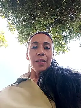 Snapshot of Coeur_de_luxure chatting on 12-01-25, 03:57 Coeur de luxure online show from 12-01-25, 03:57