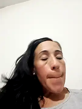 Snapshot of Coeur_de_luxure chatting on 03-08-25, 09:29 Coeur de luxure online show from 03-08-25, 09:29