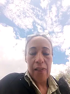 Snapshot of Coeur_de_luxure chatting on 10-21-25, 05:01 Coeur de luxure online show from 10-21-25, 05:01