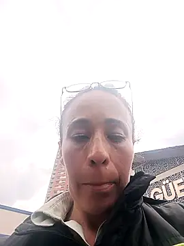 Snapshot of Coeur_de_luxure chatting on 11-06-25, 06:34 Coeur de luxure online show from 11-06-25, 06:34