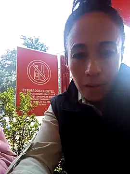 Snapshot of Coeur_de_luxure chatting on 03-15-25, 02:01 Coeur de luxure online show from 03-15-25, 02:01