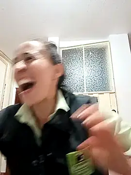 Snapshot of Coeur_de_luxure chatting on 03-19-25, 08:11 Coeur de luxure online show from 03-19-25, 08:11