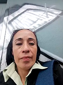 Snapshot of Coeur_de_luxure chatting on 10-03-25, 04:30 Coeur de luxure online show from 10-03-25, 04:30